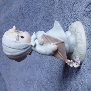 PRECIOUS MOMENTS figurine